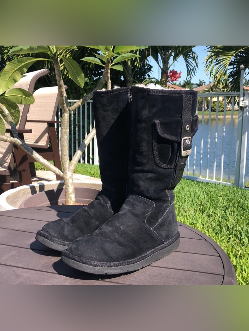 UGG AUSTRALIA BLACK SUEDE LEATHER BOOTS
SHEEPSKIN FUR LINING SIZE
US6
